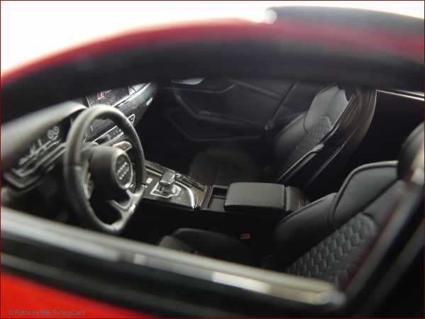 1:18 Audi RS4 Avant (B9) RED EDITION